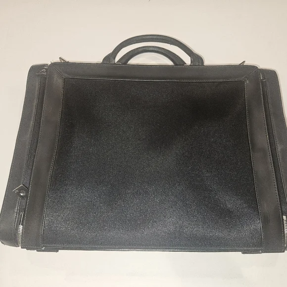 Aaron Irvin Black Microfiber and Leather Laptop Messenger Bag17 x 12.5 x 3.5